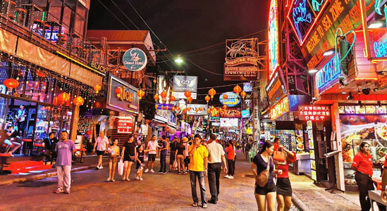 tayland pattaya gece hayatı walking street gogo barları