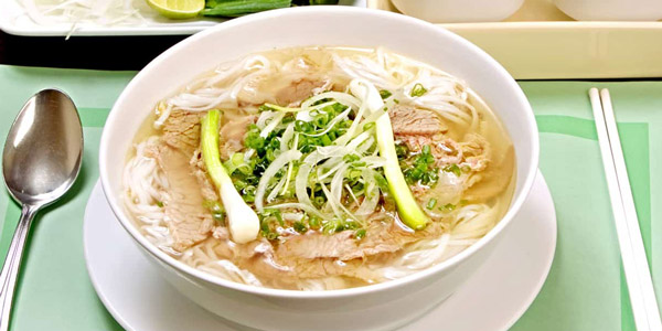 Pho Noodle Çorbası Vietnam'da Ne Yenir