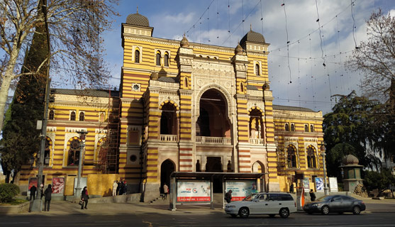 Tiflis gezi rehberi Opera Binası nerede Shota Rustaveli Caddesi turu