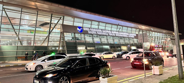 Tiflis Havaalanı şehir merkezi ulaşım Nasıl gidilir Gezi Rehberi
