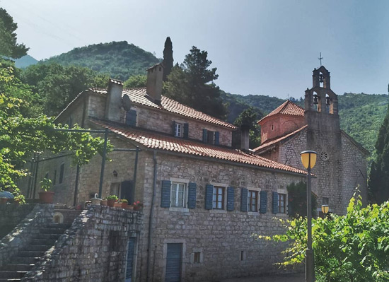 Praskvica Manastırı Karadağ tatili Budva gezilecek yerler