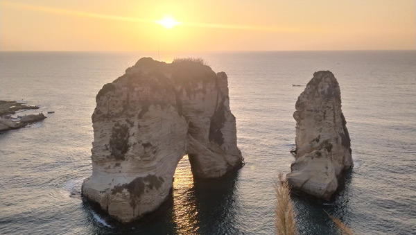 Beyrut gezilecek yerler Gezi rehberi Güvercin Kayalıkları Pigeon Rocks